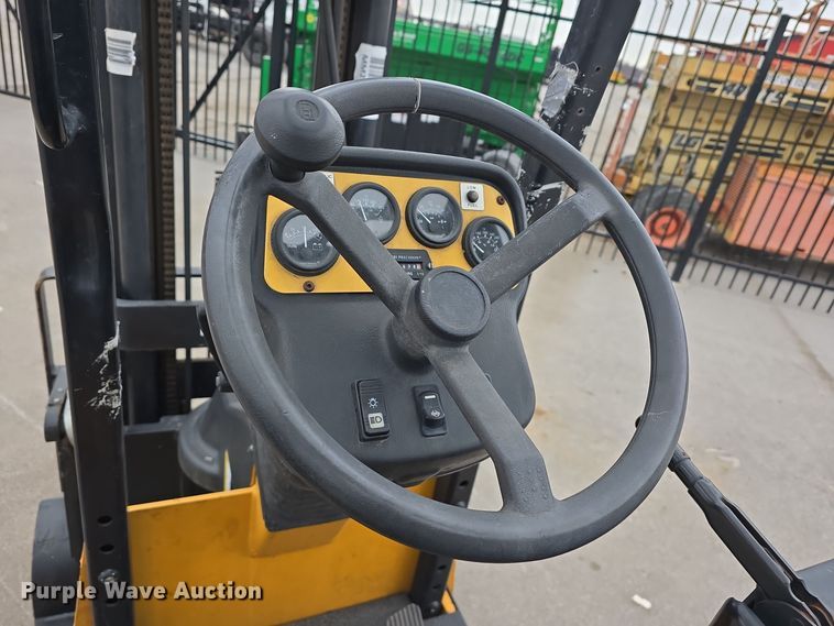 image for item DW3044 Landoll B40-IC forklift