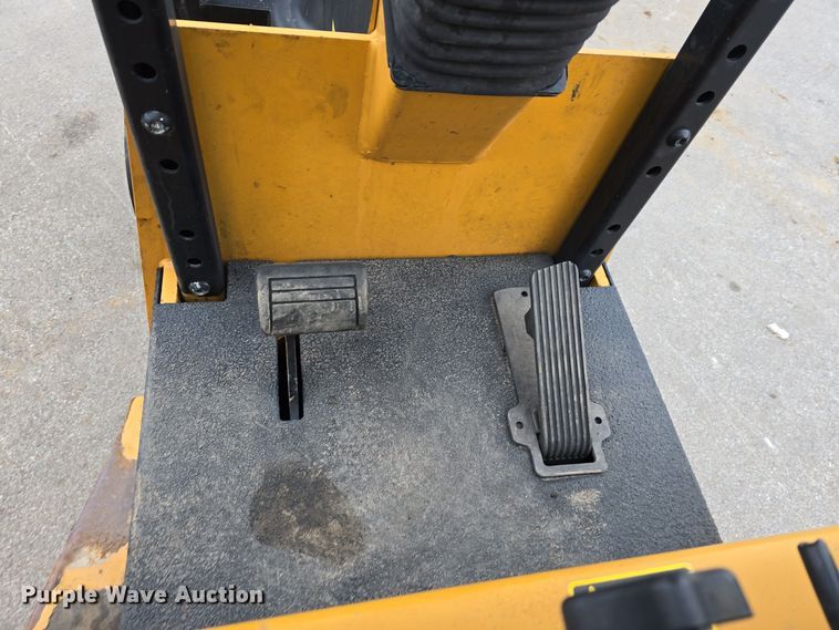 image for item DW3044 Landoll B40-IC forklift