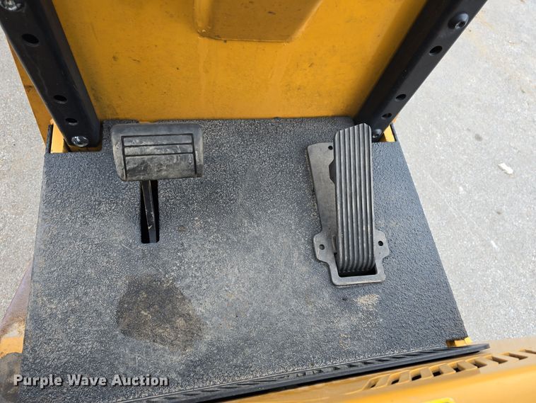 image for item DW3044 Landoll B40-IC forklift