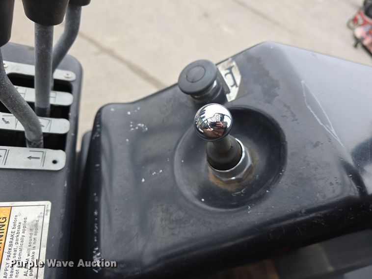 image for item DW3044 Landoll B40-IC forklift