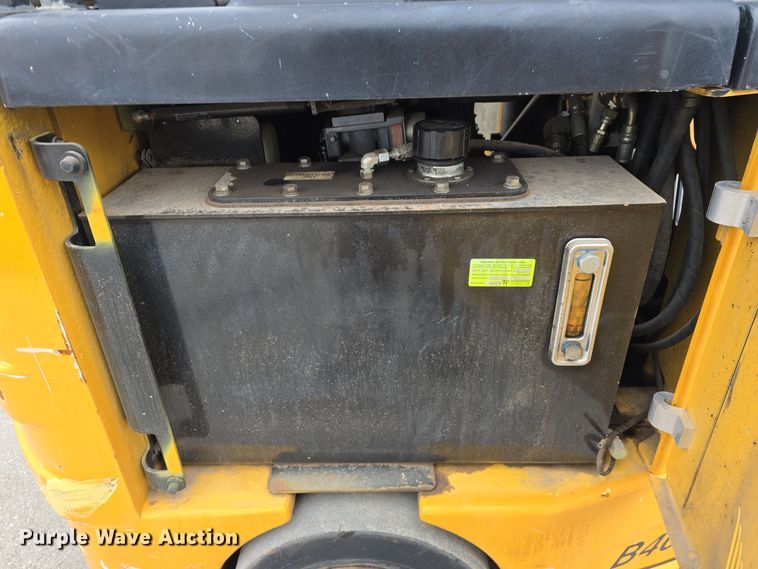 image for item DW3044 Landoll B40-IC forklift