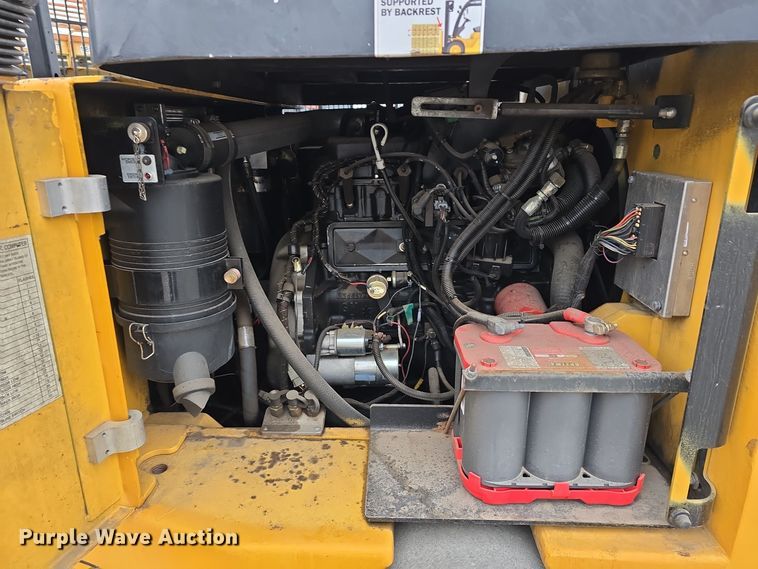 image for item DW3044 Landoll B40-IC forklift