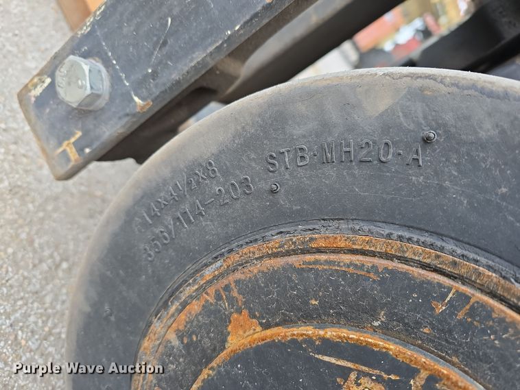 image for item DW3044 Landoll B40-IC forklift