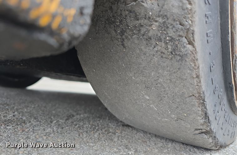 image for item DW3044 Landoll B40-IC forklift