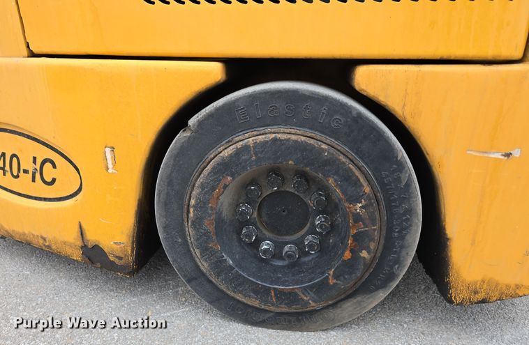 image for item DW3044 Landoll B40-IC forklift