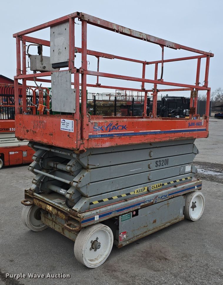 image for item DW3049 2008 Skyjack SJIII 4632 scissor lift
