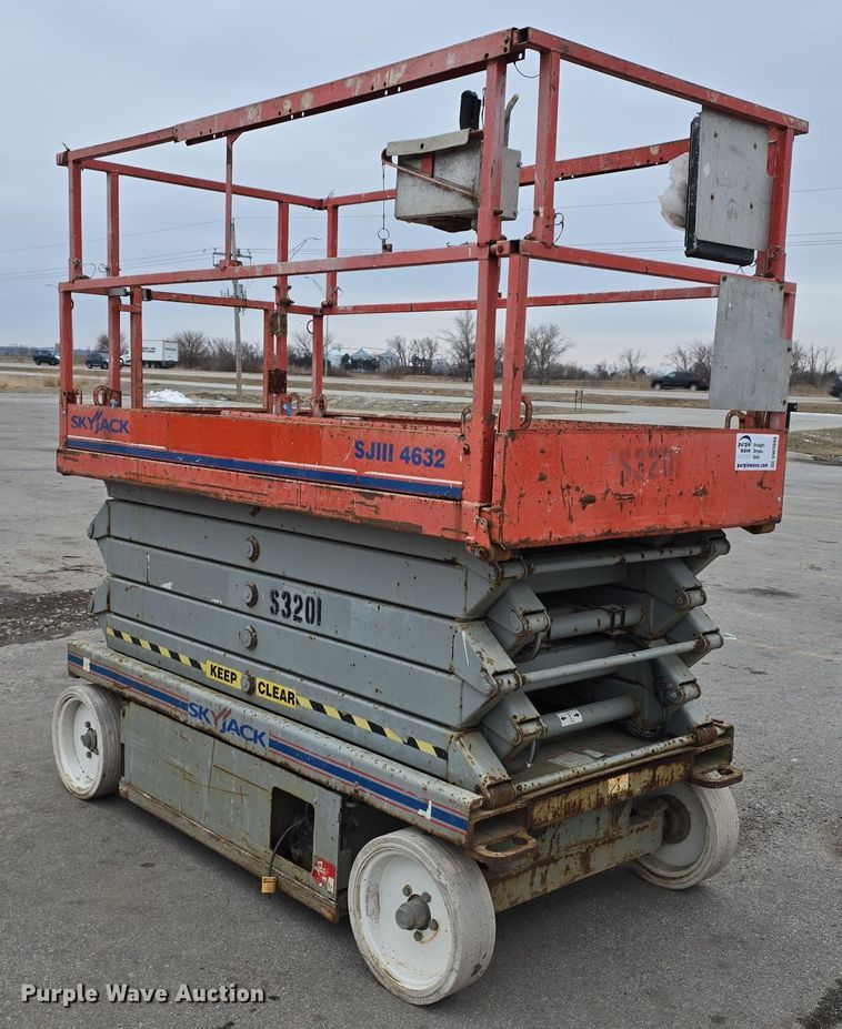 image for item DW3049 2008 Skyjack SJIII 4632 scissor lift