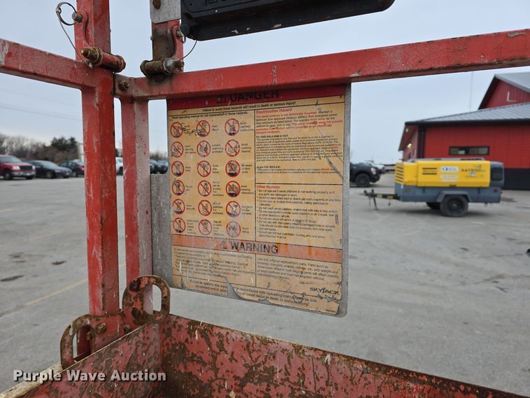 image for item DW3049 2008 Skyjack SJIII 4632 scissor lift