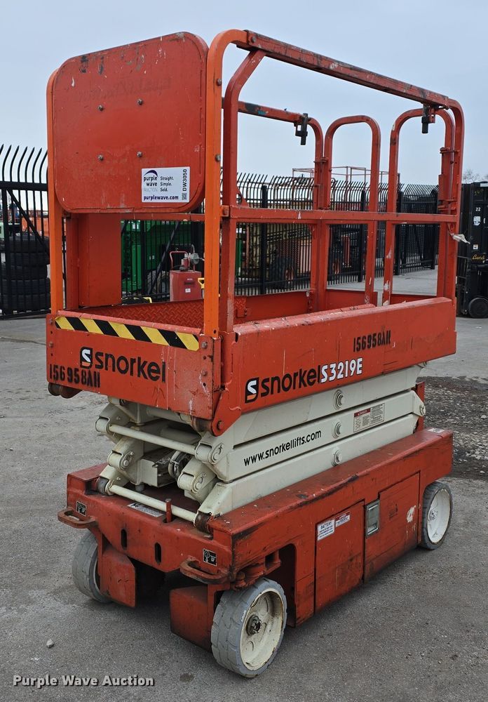 image for item DW3050 2015 Snorkel S3219E scissor lift