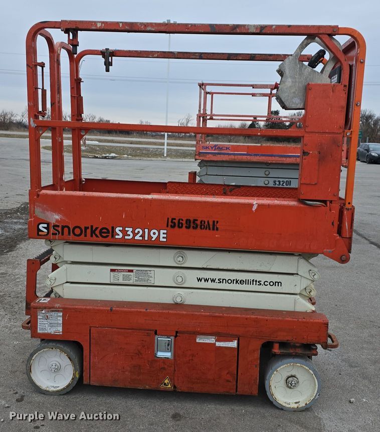 image for item DW3050 2015 Snorkel S3219E scissor lift