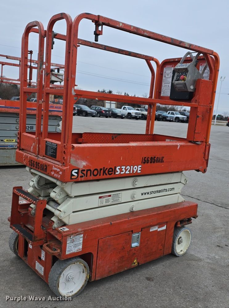 image for item DW3050 2015 Snorkel S3219E scissor lift