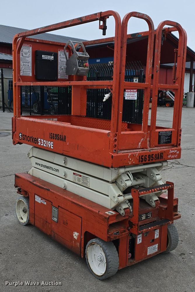 image for item DW3050 2015 Snorkel S3219E scissor lift