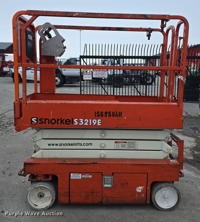 image for item DW3050 2015 Snorkel S3219E scissor lift