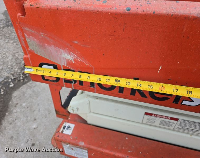 image for item DW3050 2015 Snorkel S3219E scissor lift
