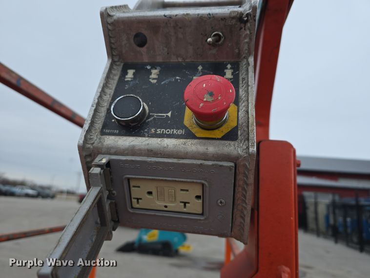 image for item DW3050 2015 Snorkel S3219E scissor lift