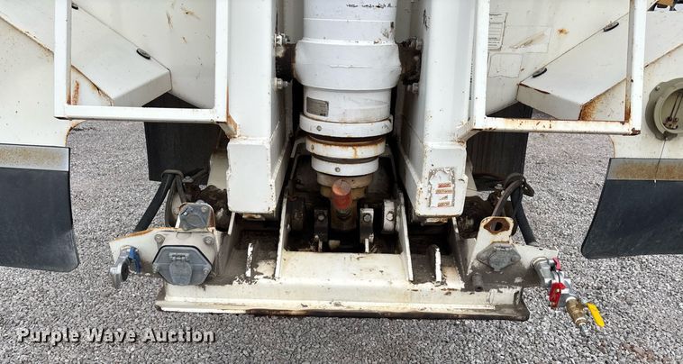 image for item EE0008 2007 Ranch Mfg end dump trailer