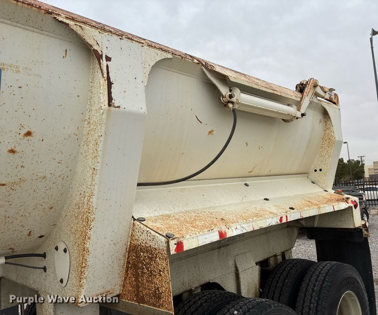 image for item EE0008 2007 Ranch Mfg end dump trailer