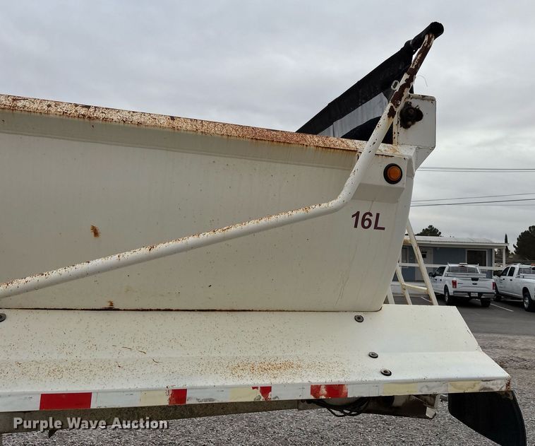 image for item EE0008 2007 Ranch Mfg end dump trailer