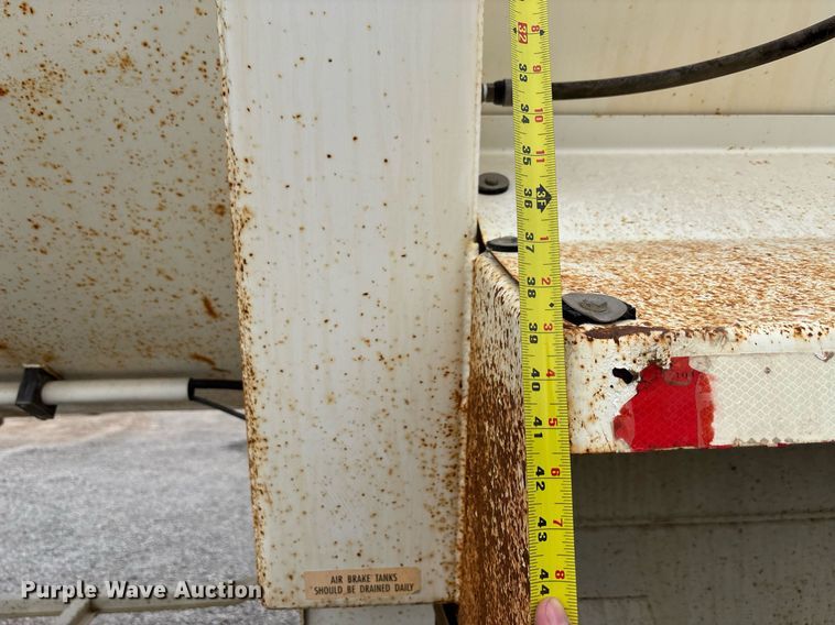 image for item EE0008 2007 Ranch Mfg end dump trailer