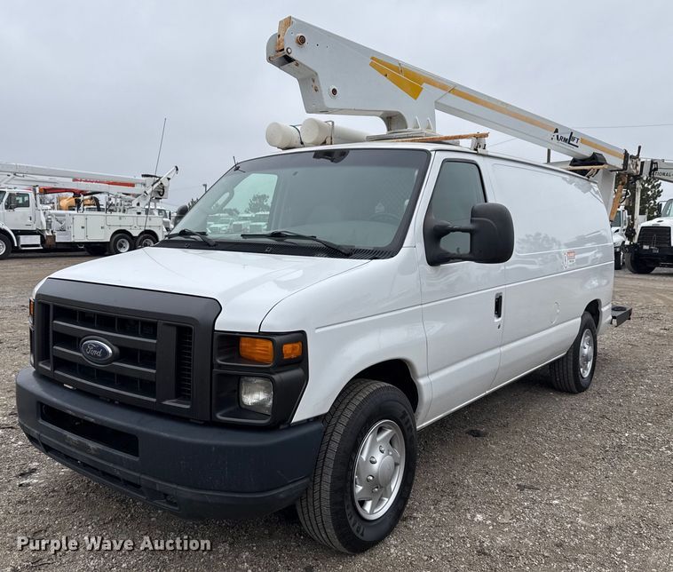 image for item EG2328 2008 Ford E350 Super Duty van with bucket lift
