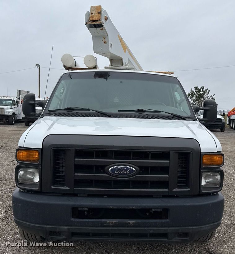 image for item EG2328 2008 Ford E350 Super Duty van with bucket lift