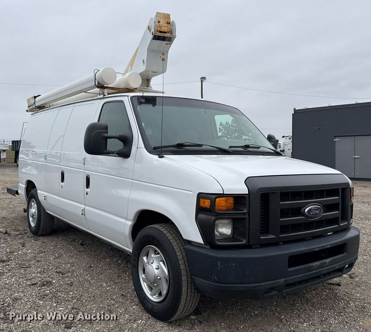 image for item EG2328 2008 Ford E350 Super Duty van with bucket lift