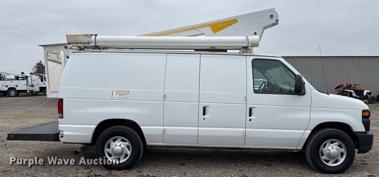 image for item EG2328 2008 Ford E350 Super Duty van with bucket lift