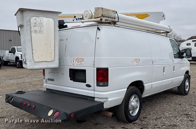 image for item EG2328 2008 Ford E350 Super Duty van with bucket lift