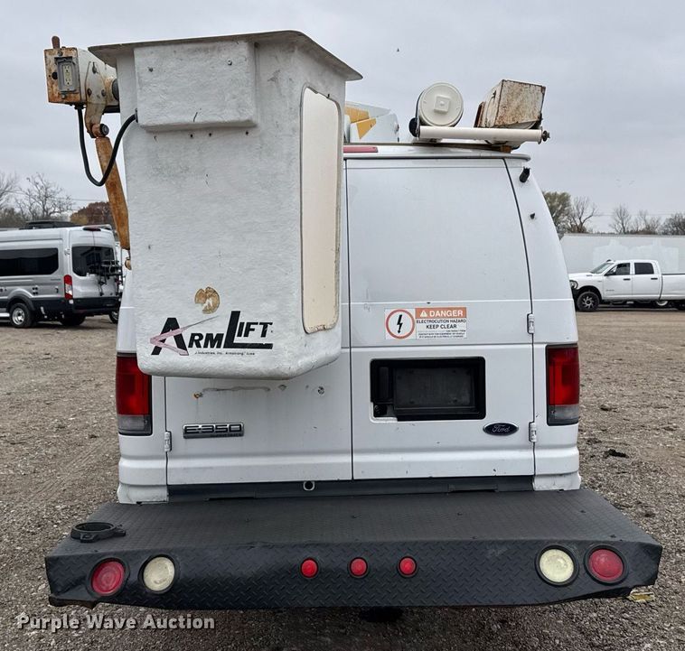 image for item EG2328 2008 Ford E350 Super Duty van with bucket lift