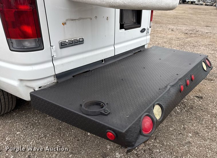 image for item EG2328 2008 Ford E350 Super Duty van with bucket lift