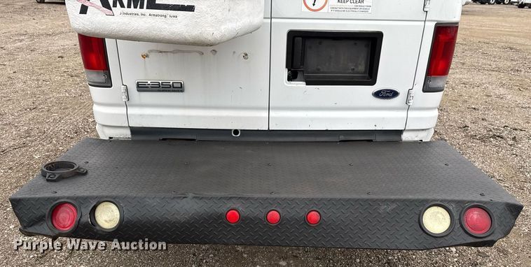 image for item EG2328 2008 Ford E350 Super Duty van with bucket lift