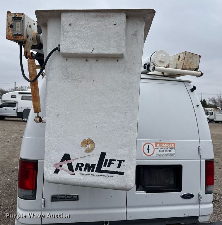 image for item EG2328 2008 Ford E350 Super Duty van with bucket lift