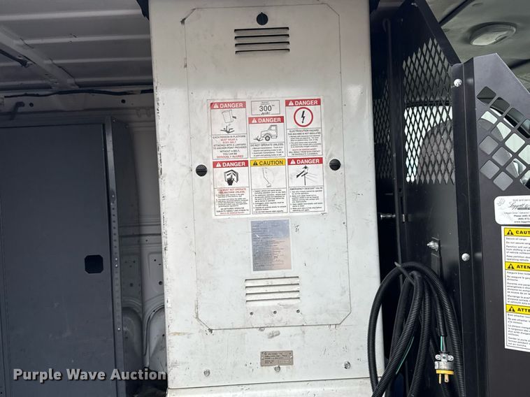 image for item EG2328 2008 Ford E350 Super Duty van with bucket lift