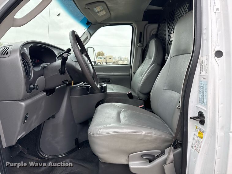 image for item EG2328 2008 Ford E350 Super Duty van with bucket lift
