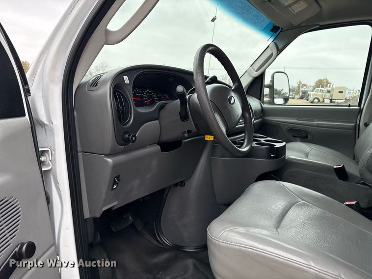 image for item EG2328 2008 Ford E350 Super Duty van with bucket lift