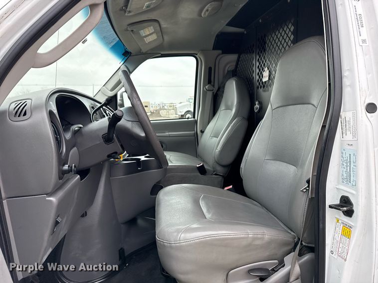image for item EG2328 2008 Ford E350 Super Duty van with bucket lift