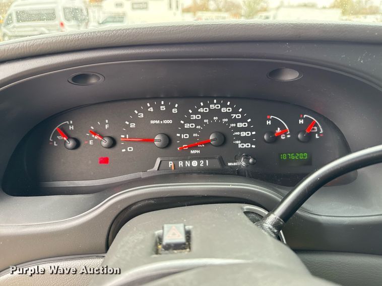 image for item EG2328 2008 Ford E350 Super Duty van with bucket lift