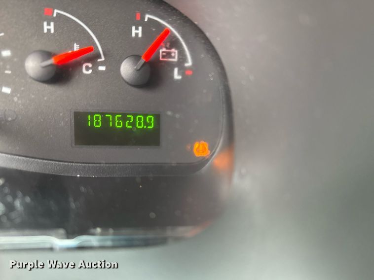 image for item EG2328 2008 Ford E350 Super Duty van with bucket lift