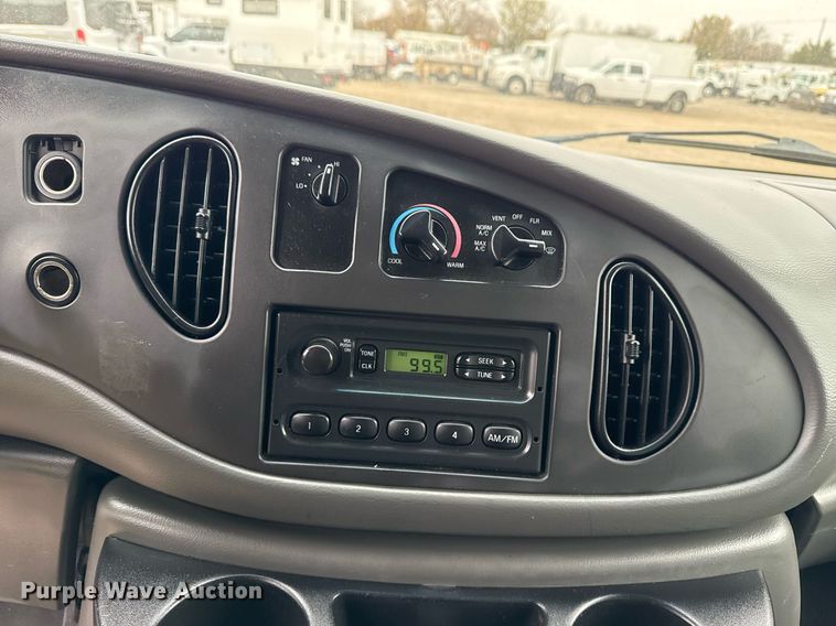 image for item EG2328 2008 Ford E350 Super Duty van with bucket lift