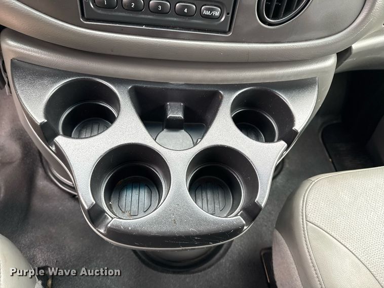 image for item EG2328 2008 Ford E350 Super Duty van with bucket lift