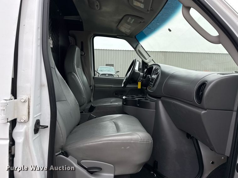 image for item EG2328 2008 Ford E350 Super Duty van with bucket lift