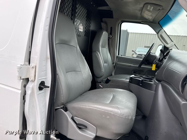 image for item EG2328 2008 Ford E350 Super Duty van with bucket lift