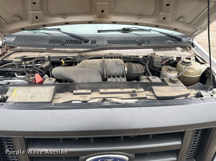 image for item EG2328 2008 Ford E350 Super Duty van with bucket lift