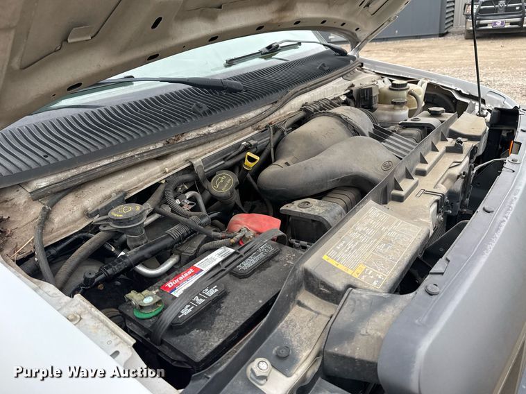 image for item EG2328 2008 Ford E350 Super Duty van with bucket lift