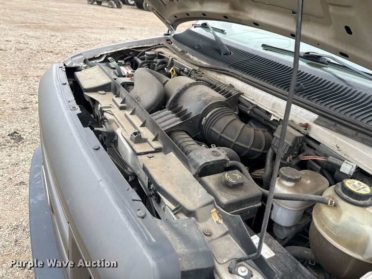 image for item EG2328 2008 Ford E350 Super Duty van with bucket lift