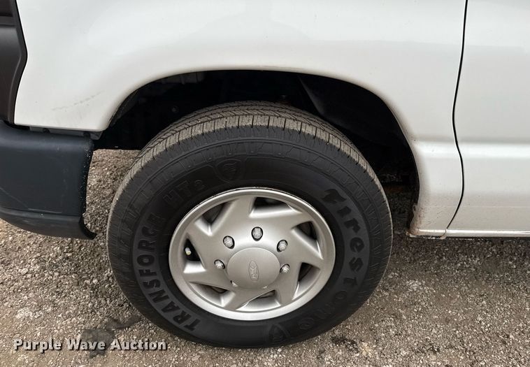 image for item EG2328 2008 Ford E350 Super Duty van with bucket lift
