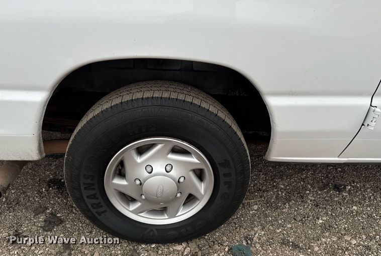 image for item EG2328 2008 Ford E350 Super Duty van with bucket lift
