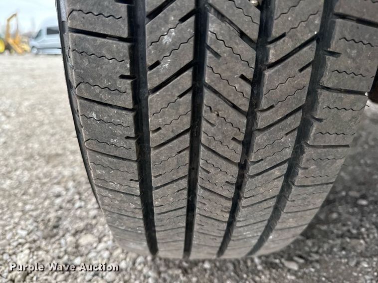 image for item EG2328 2008 Ford E350 Super Duty van with bucket lift