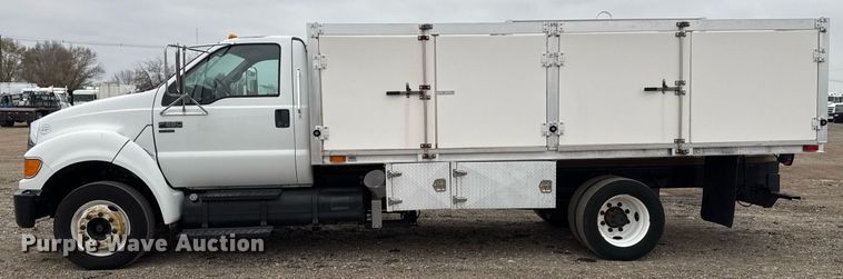 image for item EG2330 2009 Ford F650 Super Duty flatbed truck
