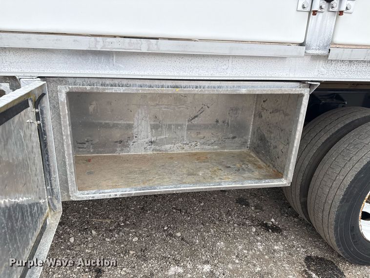 image for item EG2330 2009 Ford F650 Super Duty flatbed truck